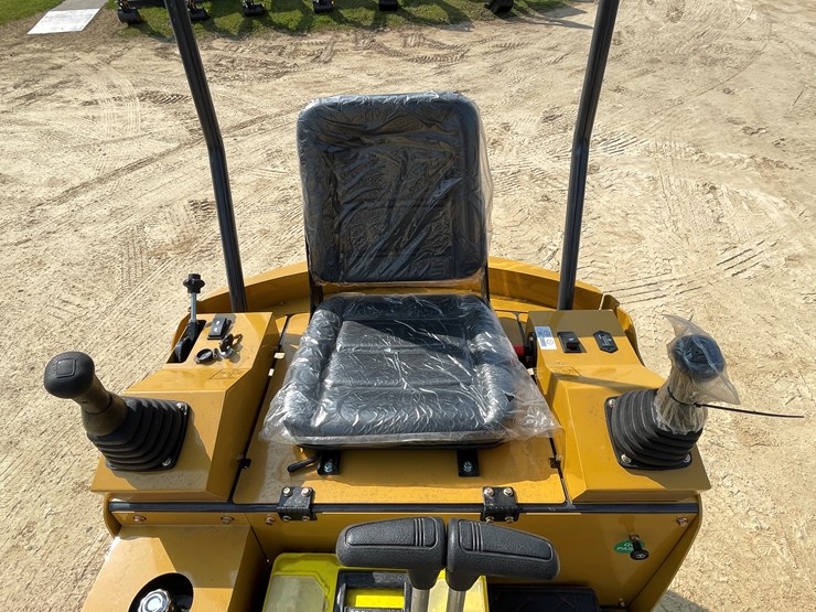 #211-•-new-rt15r-mini-excavator-image-21