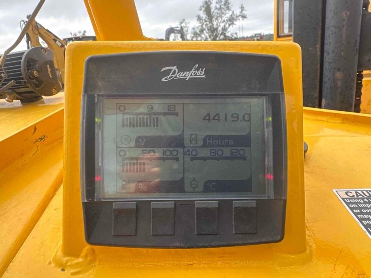 sellick-s80j4e-4-rough-terrain-forklift-image-20