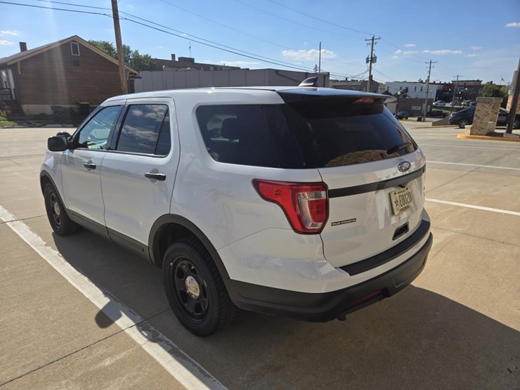 #1825-•-2019-ford-police-interceptor-suv-image-3