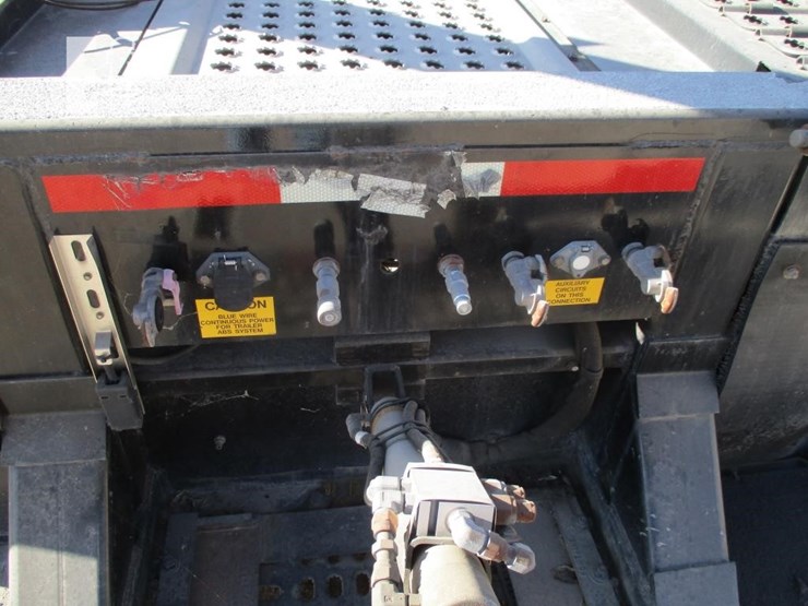 2016-freightliner-114sd-image-15