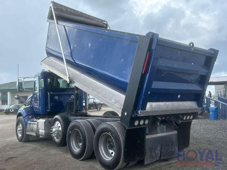 2014-peterbilt-384-image-4