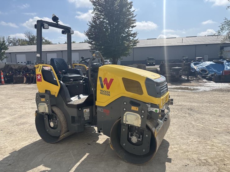 #5056-•-2019-wacker-neuson-rd28-smooth-drum-roller-image-4
