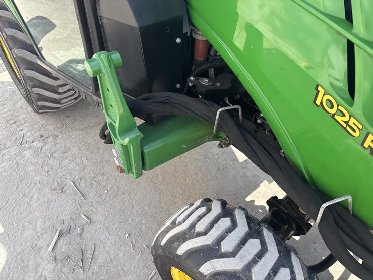 john-deere-1025-image-37