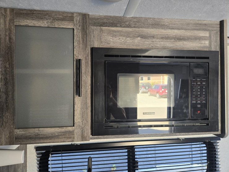 #1712-•-2020-forest-river-platinum-salem-fsx-camper-image-24