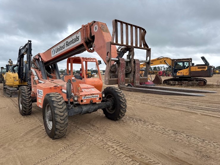 2013-jlg-8042-telescopic-forklift-image-6