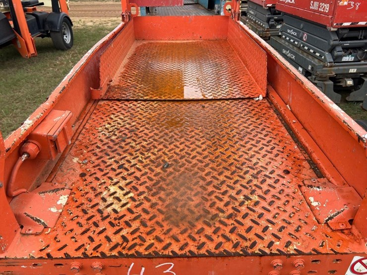 jlg-scissorlift-image-12