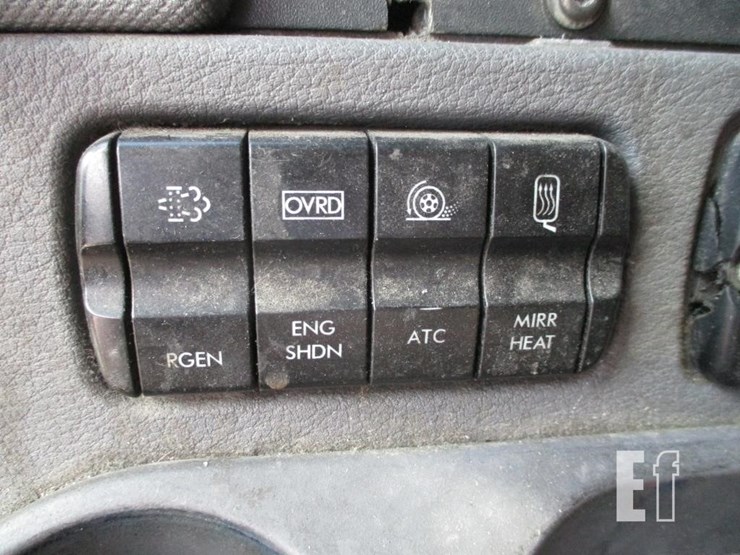 2012-freightliner-cascadia-125-image-10