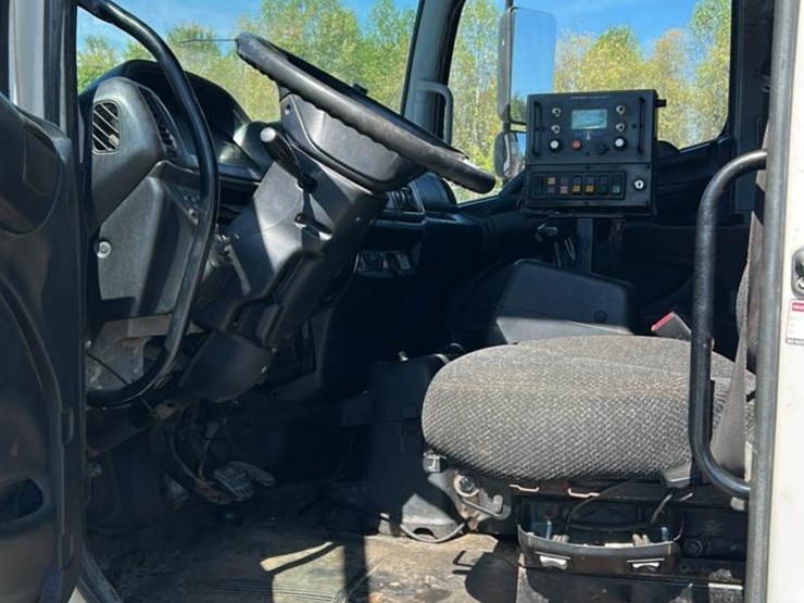 #1963-•-2010-dump-&-spreader-truck*-image-19