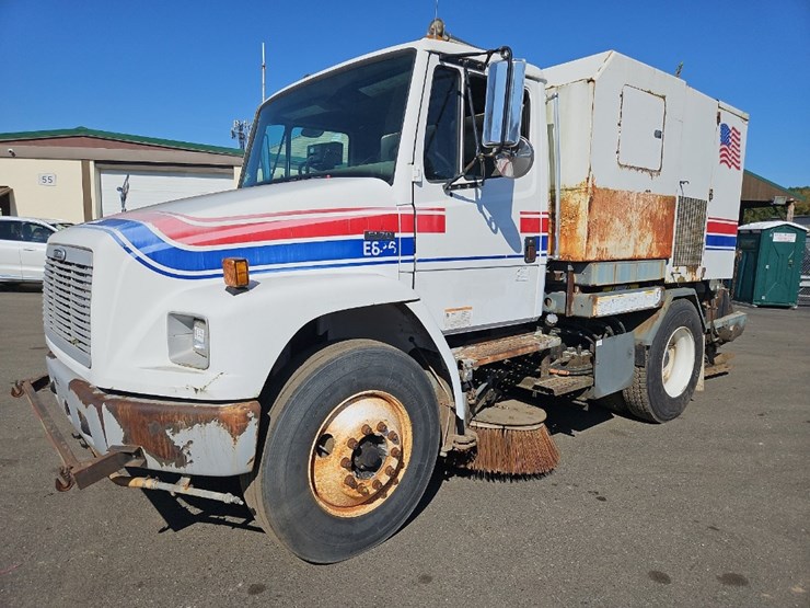 2003-freightliner-fl70-image-1