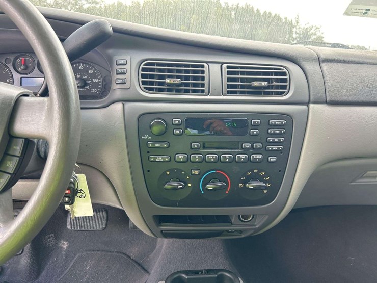 2006-ford-taurus-se-sedan-image-17