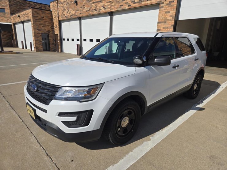 #1825-•-2019-ford-police-interceptor-suv-image-1