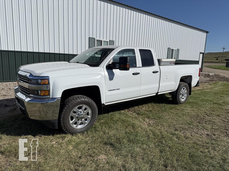 2017-chevrolet-silverado-2500hd-image-2