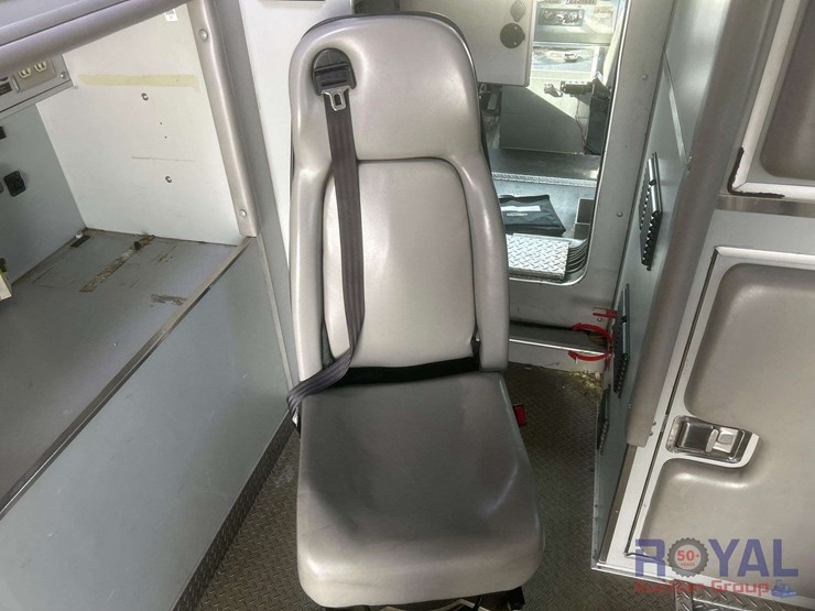 2003-freightliner-fl60-image-42