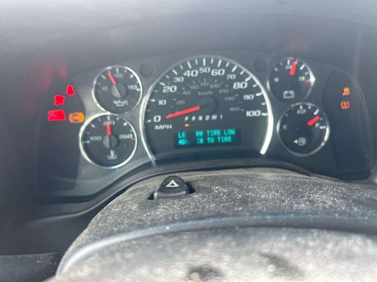 2019-chevrolet-express-2500-cargo-van-image-12
