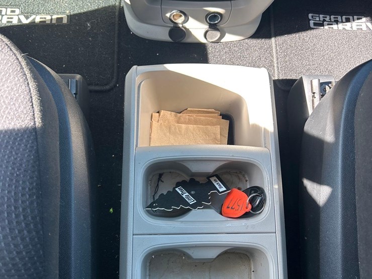 2015-dodge-grand-caravan-image-14