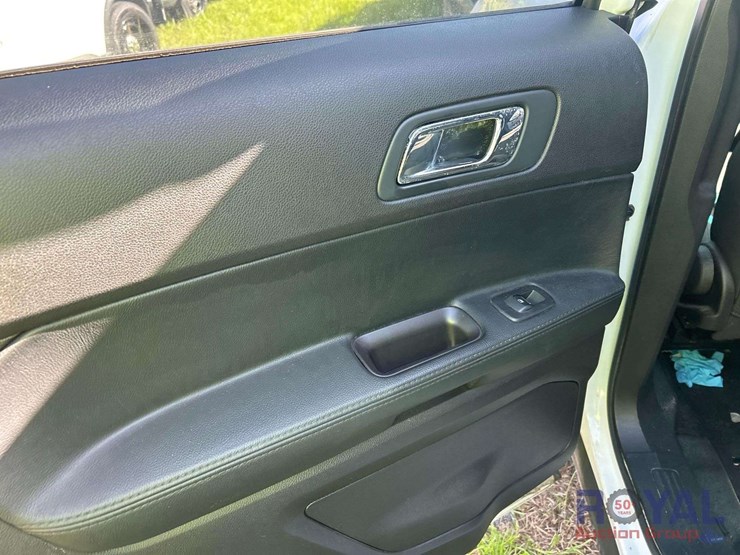 2017-ford-explorer-image-12