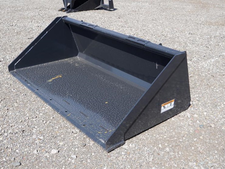 #2529-•-new-skid-steer-track-duty-bucket-attachment-image-2