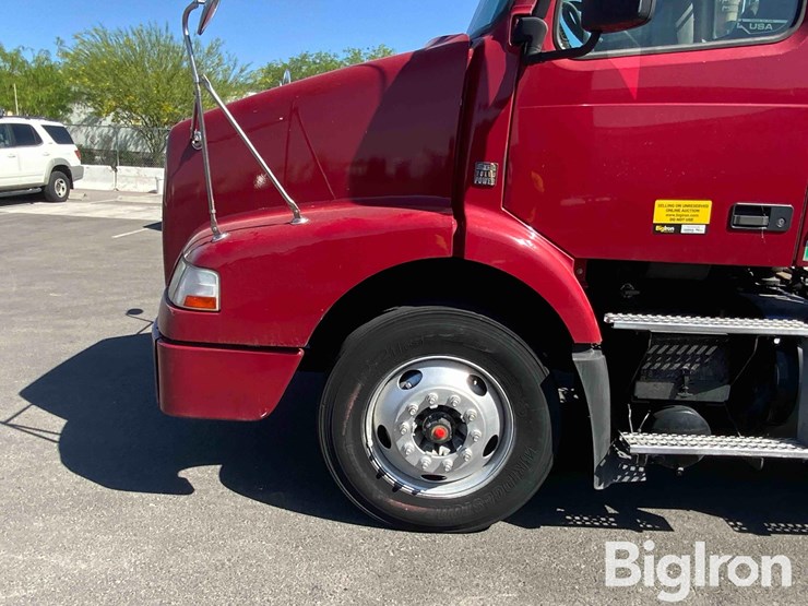 2016-volvo-vnm42t-truck-tractor-image-9