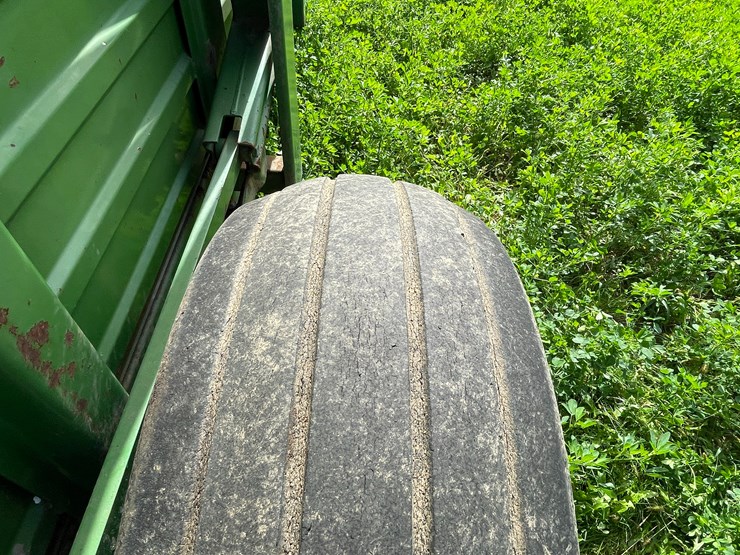 john-deere-200-image-28