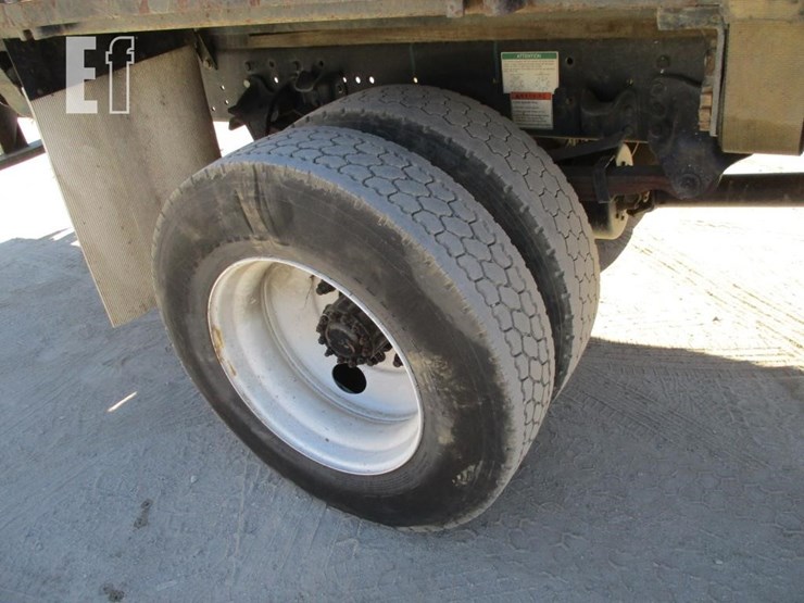 2012-freightliner-business-class-m2-106-image-19