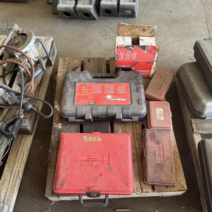 LOT OF SNAP-ON TOOL SETS IN CASES LOT OF SNAP-ON TOOL SETS IN CASES