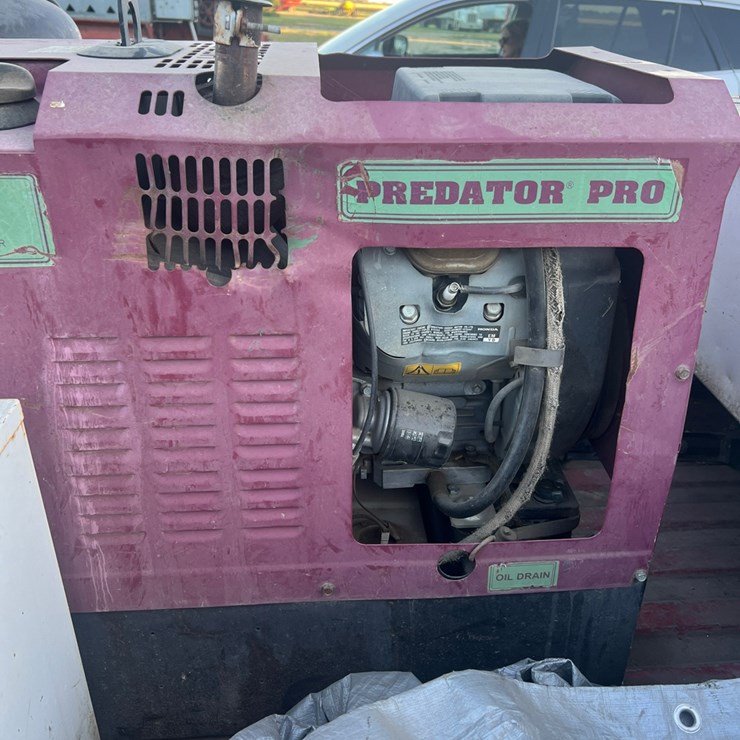 8500 watt welder/110-220 generator, equipped with Honda engine