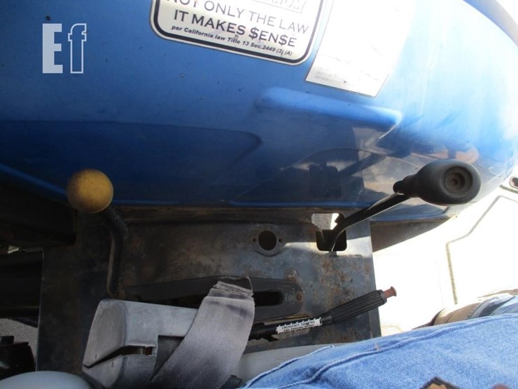 2005-new-holland-tn70-image-9