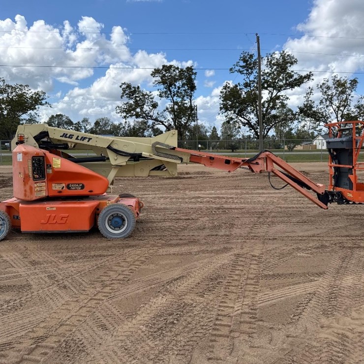 2007 JLG E400AJP