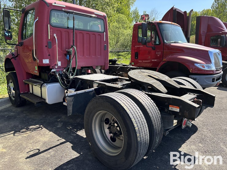 2006-freightliner-m2-truck-tractor-image-6