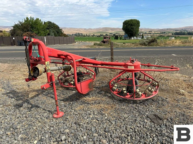 be-tr300-hay-tedder-image-3