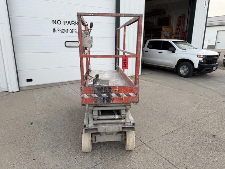 #2147-•-1996-skyjack-sj-3220-scissor-lift-image-8