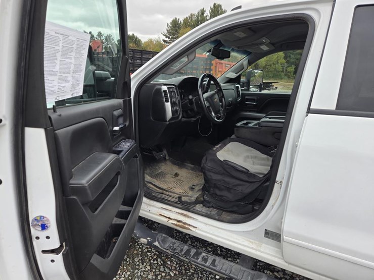 2018-chevrolet-2500-image-39