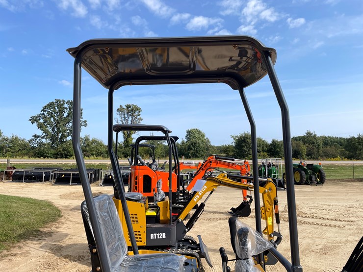 #203-•-new-rt12r-mini-excavator-image-19