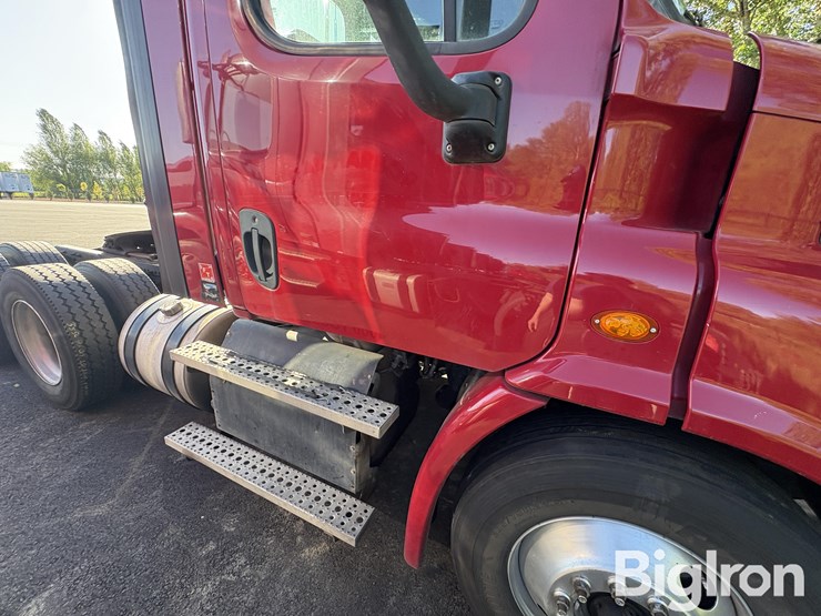 2016-freightliner-ca113dc-truck-tractor-image-15