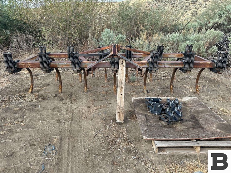 custom-152"-chisel-plow-image-6