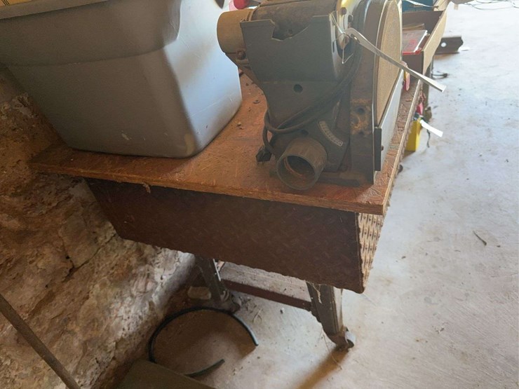 heavy-duty,-metal-framed,-rolling-shop-bench-with-vice-image-6