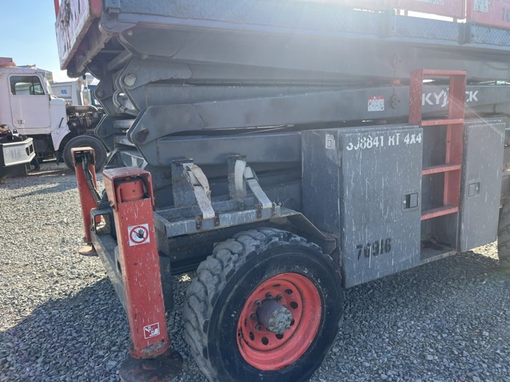 2011-skyjack-sj8841rt-image-10