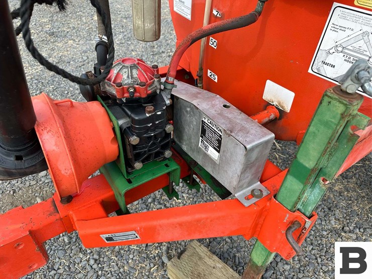 2006-rears-200-gallon-orchard-sprayer-with-spray-booms-image-13