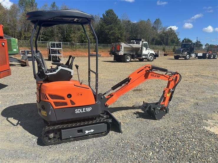#1609-•-unused-sdle18p-mini-excavator-image-3