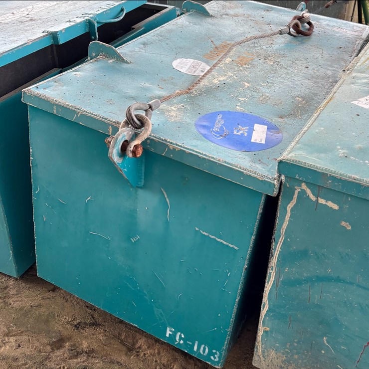 #142 • LAYDOWN ALUMINUM TOOLBOX