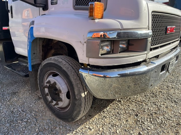 2005-gmc-5500-image-32