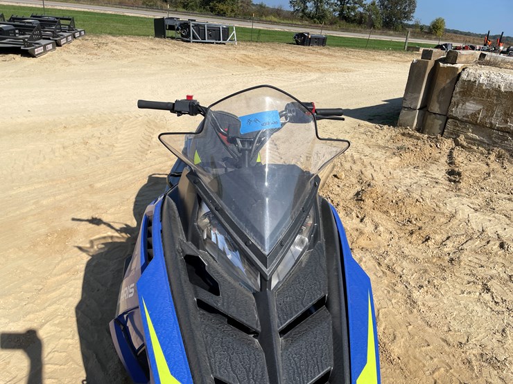 #1897-•-2024-polaris-indy-550-sport-snowmobile-(sells-with-bill-of-sale-only)-image-17