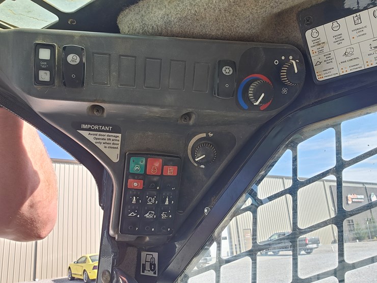 2018-deere-325g-image-10
