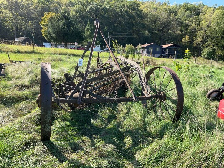 steel-wheel-side-bar-rake,-located-field-image-1