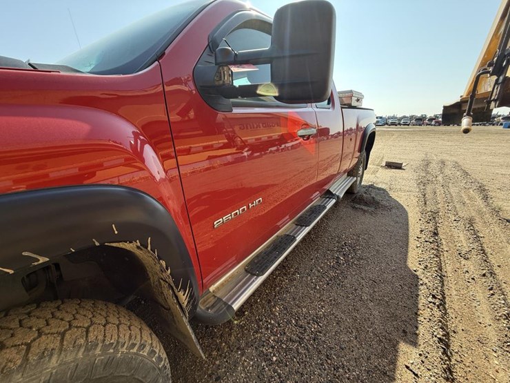 #2141-•-2013-chevrolet-silverado-2500hd-4x4-pickup-truck-image-8