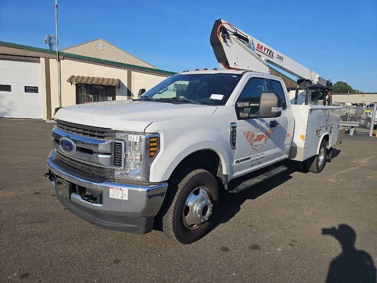 2018-ford-f350-xlt-image-1