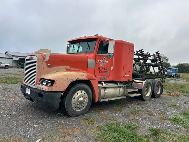 1995-freightliner-fld120-image-3