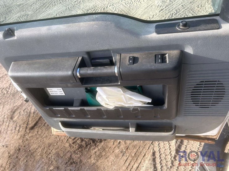 2014-ford-f550-image-17
