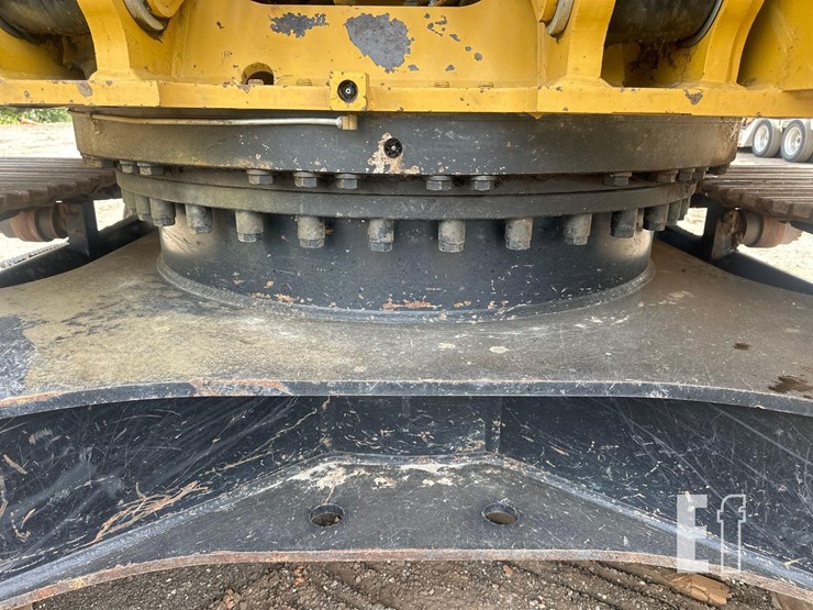 2019-caterpillar-320-image-13