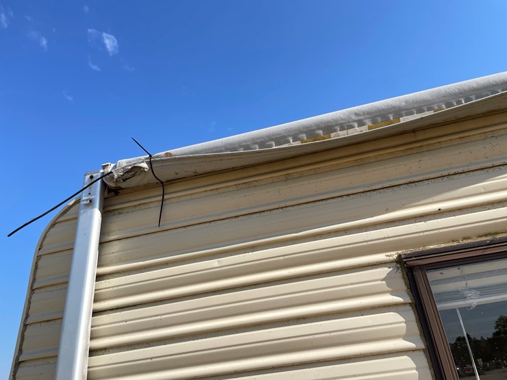 #1900-•-1989-companion-gooseneck-camper-(has-wi-title)-image-35